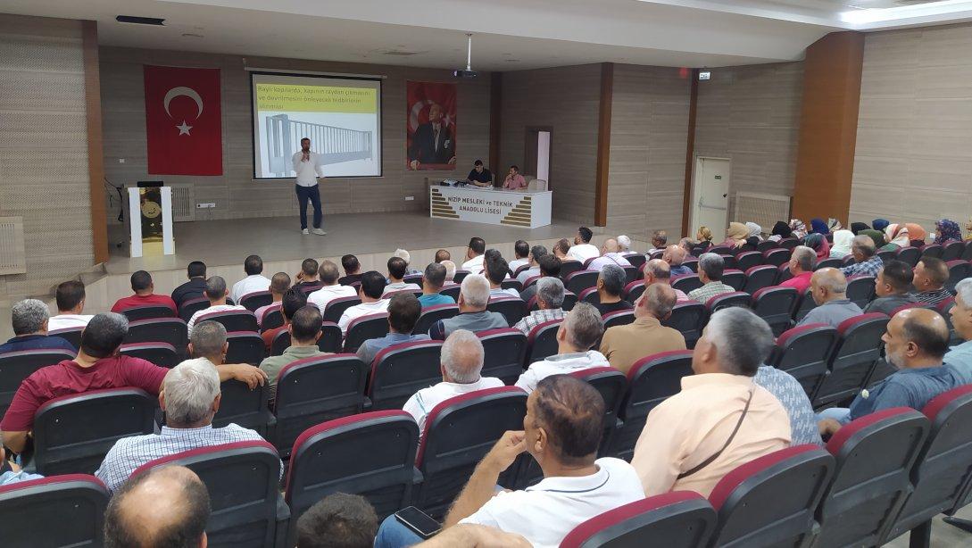 Nizip ve Karkamış İlçelerimizde Görev Yapan İşçilerimize Çalışanların Temel İş Sağlığı ve Güvenliği Eğitimi Verilmiştir.