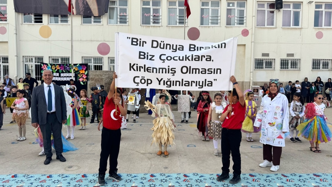 23 Nisan Ulusal Egemenlik ve Çocuk Bayramında öğrencilerimiz Sıfır Atık Temalı Etkinlik Düzenledi. 